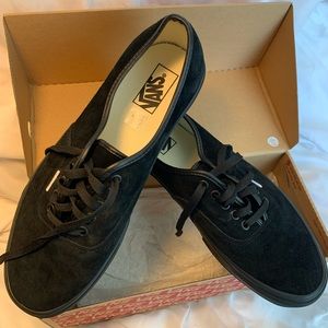 Men’s size 11 suede Vans